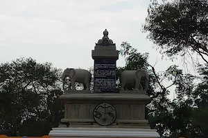 Kaniyan Poongundranar Memorial Pillar image