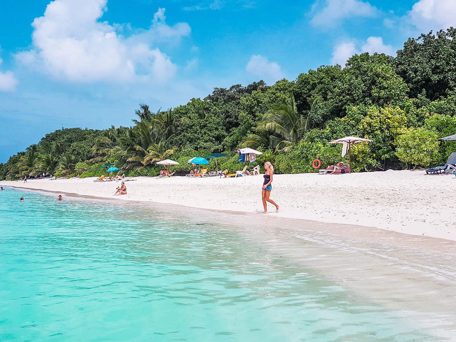 Zdjęcie Ukulhas Beach z powierzchnią biały piasek