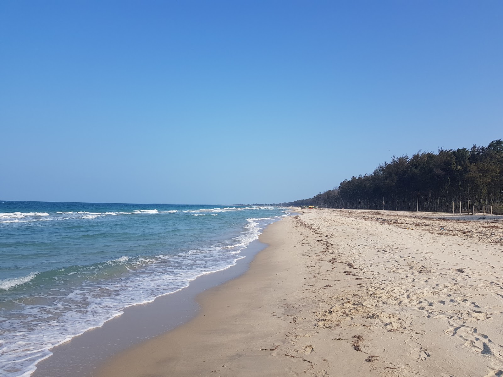 Foto von Pirappanvalasi Beach mit heller sand Oberfläche