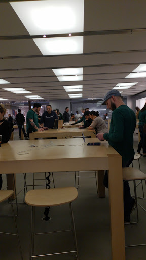 Computer Store «Apple Somerset», reviews and photos, 2800 W Big Beaver Rd, Troy, MI 48084, USA