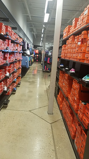 Clothing Store «Nike Factory Store», reviews and photos, 11211 120th Ave #80, Pleasant Prairie, WI 53158, USA