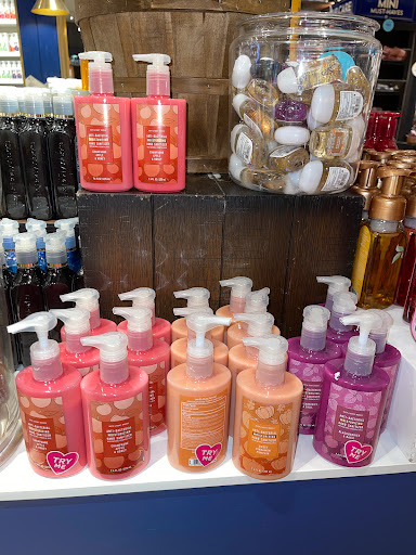 Shopping Mall «Lake Success Shopping Center», reviews and photos, 1526 Union Tpke, New Hyde Park, NY 11040, USA