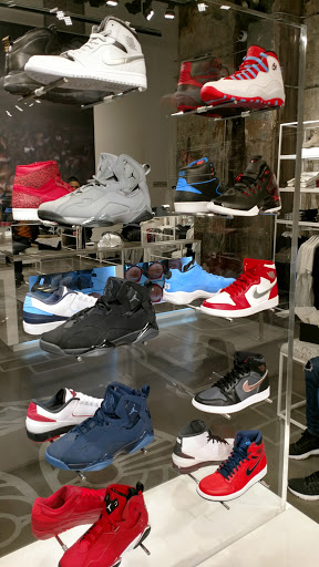 Shoe Store «Footaction», reviews and photos, 32 S State St, Chicago, IL 60603, USA