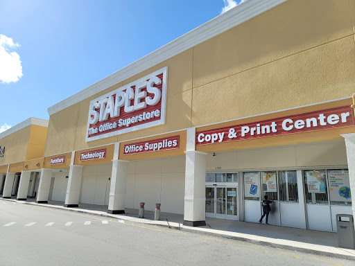 Office Supply Store «Staples», reviews and photos, 1700 W 49th St, Hialeah, FL 33012, USA