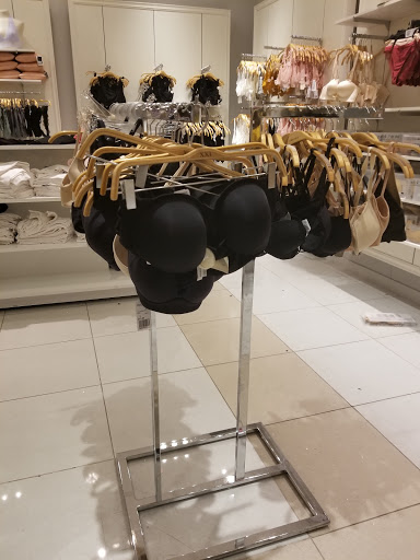 Clothing Store «F21 XXI», reviews and photos, 8040 Mall Walk, Yonkers, NY 10704, USA