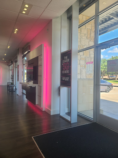 Cell Phone Store «T-Mobile», reviews and photos, 3170 FM407 #402, Highland Village, TX 75077, USA