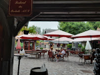 Atmosphère du Restaurant Aux Trois Damoiselles à Beuvron-en-Auge - n°5