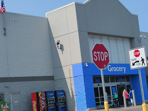 Department Store «Walmart Supercenter», reviews and photos, 1221 Georgesville Rd, Columbus, OH 43228, USA