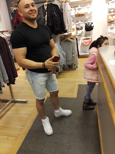 Clothing Store «Gap», reviews and photos, 100 Arden Pl, Port Jefferson, NY 11777, USA