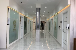 مجمع سماء الفن art dental clinic image