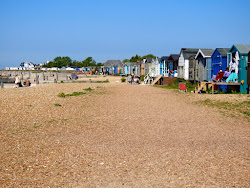 Fotografie cu Plaja Whitstable cu nivelul de curățenie înalt