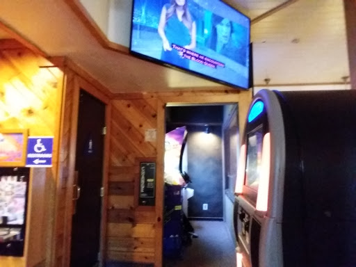 Pizza Restaurant «Round Table Pizza», reviews and photos, 292 S State St, Ukiah, CA 95482, USA