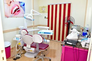 King's Smile Dental Center image