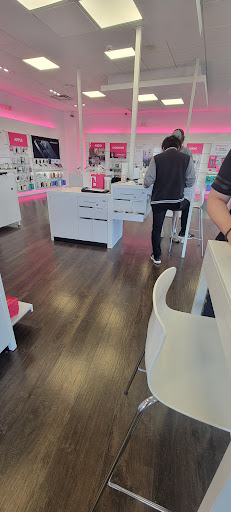 Cell Phone Store «T-Mobile», reviews and photos, 28523 Tomball Pkwy, Tomball, TX 77375, USA