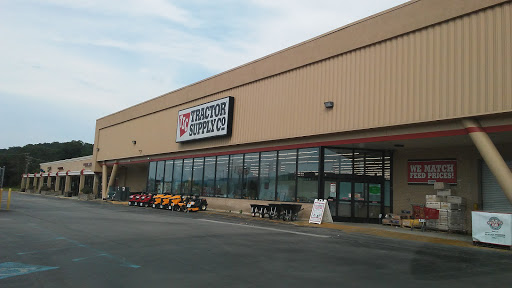 Tractor Supply Co., 200 Able Dr STE 10, Dayton, TN 37321, USA, 