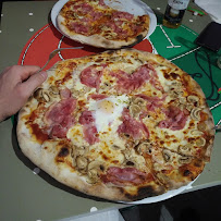 Plats et boissons du Pizzas à emporter Vallé Pizza à Collonges-sous-Salève - n°11
