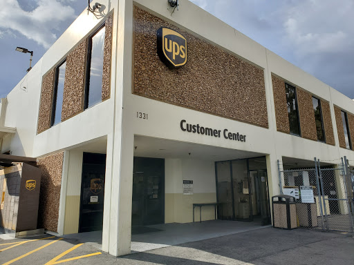 Shipping and Mailing Service «UPS Customer Center», reviews and photos, 1331 S Vernon St, Anaheim, CA 92805, USA