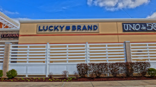 Shopping Mall «Taubman Prestige Outlets», reviews and photos, 17057 N Outer 40 Rd, Chesterfield, MO 63005, USA