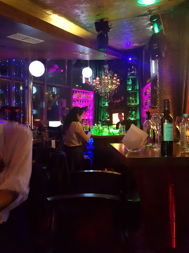 странни барове София