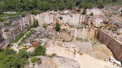 Carrière du Roy - marbre rouge à Caunes-Minervois