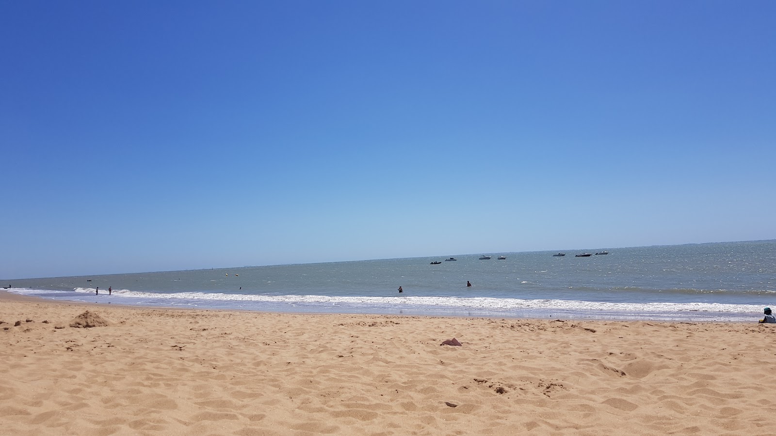 Clemenceau beach'in fotoğrafı imkanlar alanı