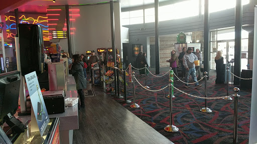 Movie Theater «Regal Cinemas Hilltop 9 Cinema», reviews and photos, 325 Beavercreek Rd, Oregon City, OR 97045, USA