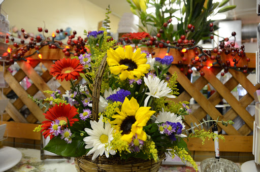 Florist «Yorkville Flower Shoppe», reviews and photos, 216 S Bridge St, Yorkville, IL 60560, USA