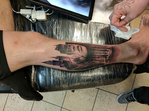 Tattoo Shop «Twisted Tattoo & Body Piercing», reviews and photos, 4168 N Elston Ave, Chicago, IL 60618, USA