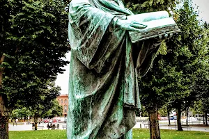 Luther monument image