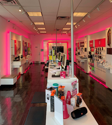 Cell Phone Store «T-Mobile», reviews and photos, 8400 Grand Ave, River Grove, IL 60171, USA