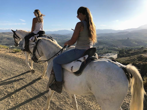 Cortijo el Chenil Caballos - Horse Trekking and Luxury Riding Holidays