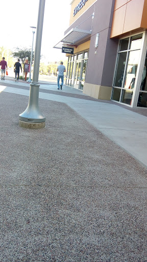 Clothing Store «Eddie Bauer Outlet», reviews and photos, 6800 N 95th Ave #440, Glendale, AZ 85305, USA