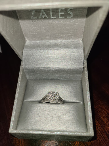 Jewelry Store «Zales –The Diamond Store», reviews and photos, 1800 Galleria Blvd, Nashville, TN 37064, USA