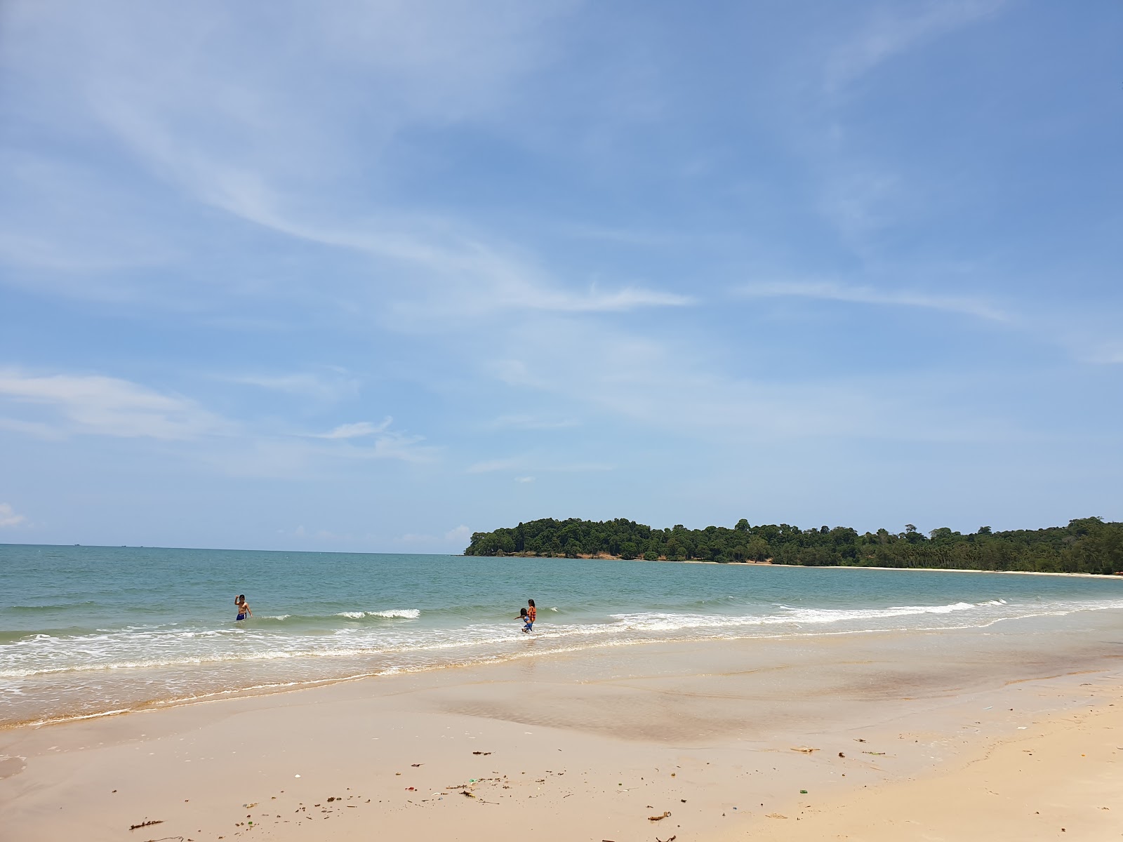 Foto de Prek Chak Beach con arena beige superficie