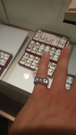 Jewelry Store «Kay Jewelers», reviews and photos, 5758 N Bayshore Dr q102, Glendale, WI 53217, USA