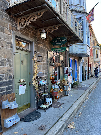 Country Cottage, 37 Race St, Jim Thorpe, PA 18229, USA, 