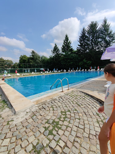 Открит плувен басейн