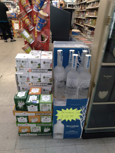 Liquor Store «Austin Liquors», reviews and photos, 3505 Dempster St, Skokie, IL 60076, USA