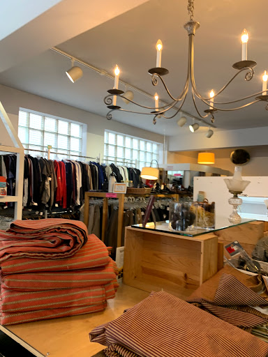 Thrift Store «Winnetka Thrift Shop», reviews and photos, 992 Green Bay Rd, Winnetka, IL 60093, USA