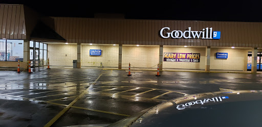 Thrift Store «Goodwill Industries of Greater Cleveland & East Central Ohio», reviews and photos, 23100 Lorain Rd, North Olmsted, OH 44070, USA