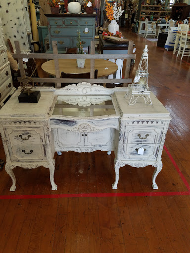 Antique Furniture Store «Jarfly Antique Market», reviews and photos, 47 Railroad Ave, Jefferson, GA 30549, USA