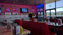 Atmosphère du Restaurant américain Memphis - Restaurant Diner à Chasse-sur-Rhône - n°15