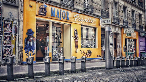 Magasin d'instruments de musique Major Pigalle (Guitare Et Ukulélé, Harmonicas, Trompette, saxophone, Micros..) Paris