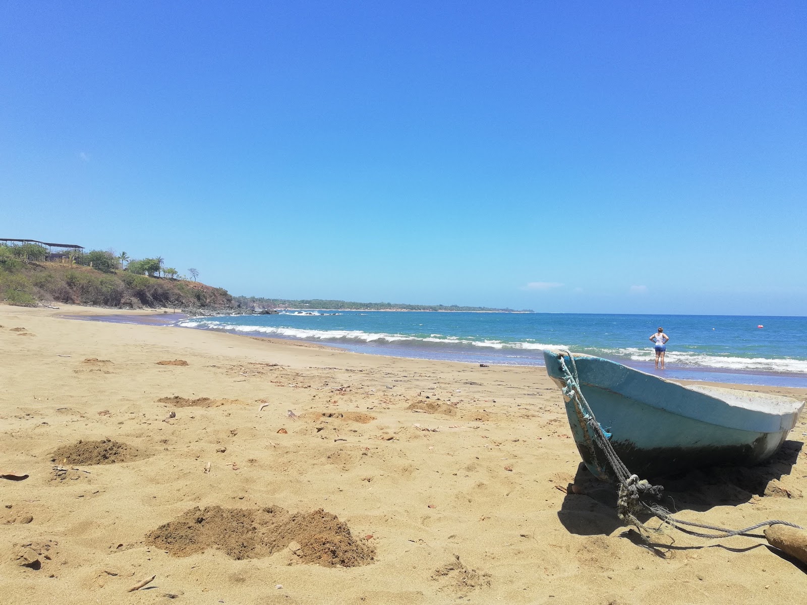 Foto von Puerto Escondido Beach umgeben von Bergen