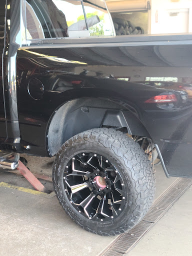 Tire Shop «Discount Tire Store - Eagan, MN», reviews and photos, 3575 Pilot Knob Rd, Eagan, MN 55122, USA