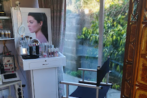 Oola's Beauty Salon- Sunbed - Cosmetics