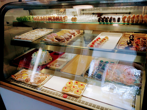 Restaurant «La Baguette French Bread and Pastry Shop», reviews and photos, 3088 Poplar Ave, Memphis, TN 38111, USA