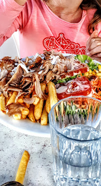Plats et boissons du Restaurant turc Snack Izmir Kebab à Bagnols-sur-Cèze - n°3