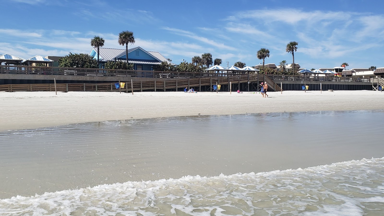 Photo de 27th Av. beachfront avec l'eau turquoise de surface