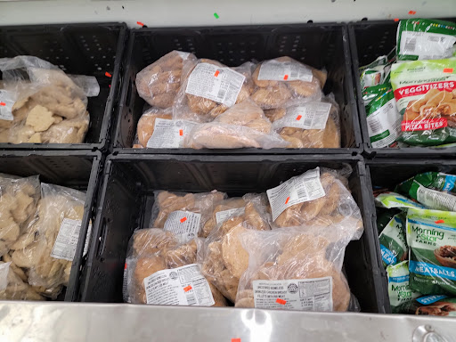 Grocery Store «United Grocery Outlet», reviews and photos, 106 Woodmere Mall, Crossville, TN 38555, USA